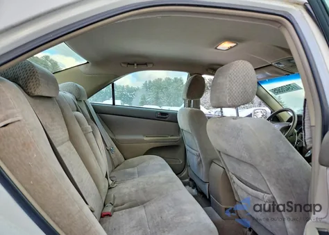 2004 Toyota Camry Le z USA, uszkodzony, nr VIN 4T1BF32K54U071566